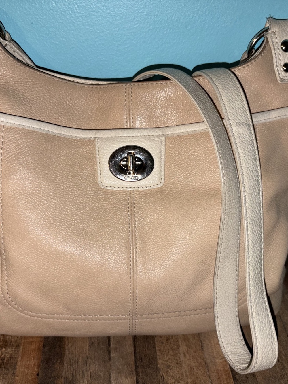 Coach Penelope Turnlock Hobo Leather Bag Beige & White